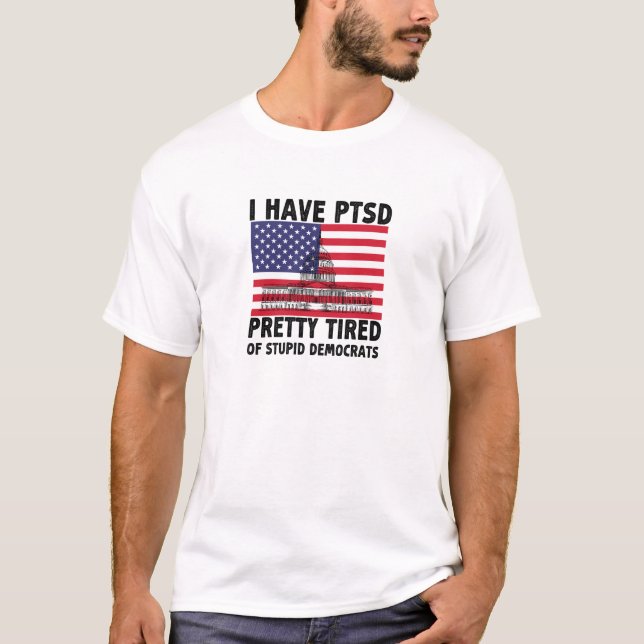 Camiseta Tengo Al Bonito Del PTSD Cansado De Un Estúpido Re (Anverso)