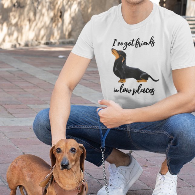 Camiseta Tengo amigos en lugares bajos, perro Dachshund (Subido por el creador)