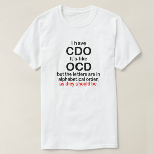 Camiseta TENGO CDO. Es COMO OCD. ORDEN ALFABÉTICO
