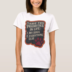 CAMISETA TENGO DOS PRIORIDADES EN LA VIDA 1 MIS PERROS 2 TO