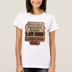 CAMISETA TENGO DOS PRIORIDADES EN LA VIDA 1 MIS PERROS 2 TO
