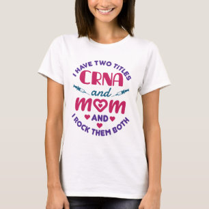 Camiseta Tengo dos títulos CRNA y mamá los sacude a ambos