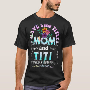 Camiseta Tengo dos títulos de mamá y de madre de tetera de 