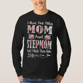 Camiseta Tengo dos títulos de mamá y de mamá Floral