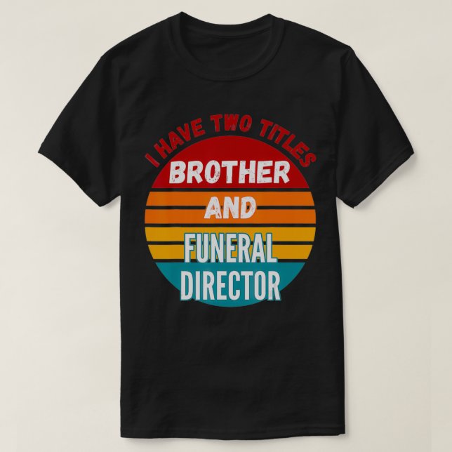 Camiseta Tengo Dos Títulos Hermano Y Director Funeral (Diseño del anverso)