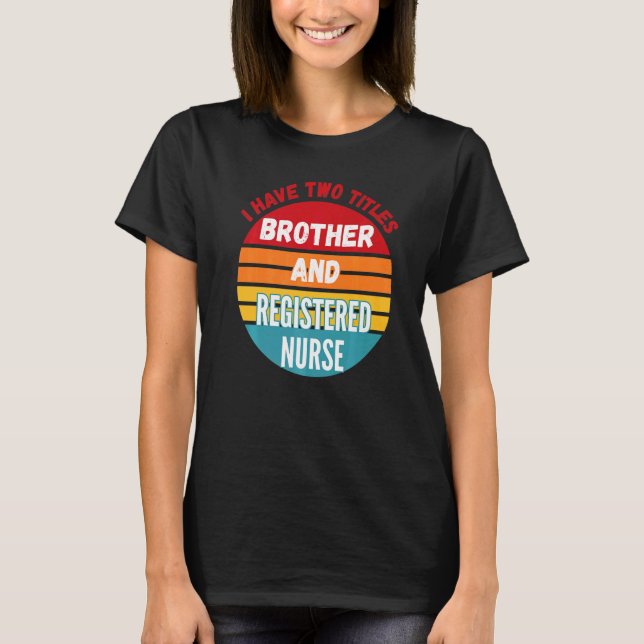 Camiseta Tengo Dos Títulos Hermano Y Enfermera Registrada (Anverso)