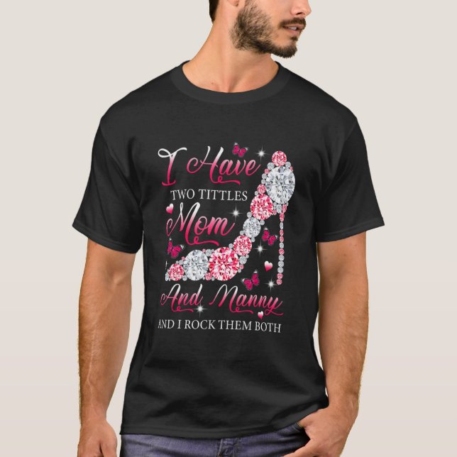 Camiseta Tengo Dos Títulos Mamá Niñera Tapones Altos Calzad (Anverso)