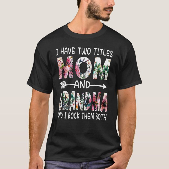 Camiseta Tengo Dos Títulos Mamá Y Abuela Floral Feliz Mayo (Anverso)