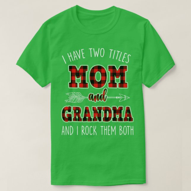 Camiseta Tengo Dos Títulos Mamá Y Abuela Y Los Rocío (Diseño del anverso)