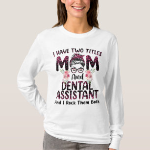 Camiseta Tengo Dos Títulos Mamá Y Auxiliar Dental Mo Floral