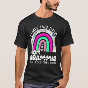 Camiseta Tengo Dos Títulos Mamá Y Grammie Floral Rainbow M