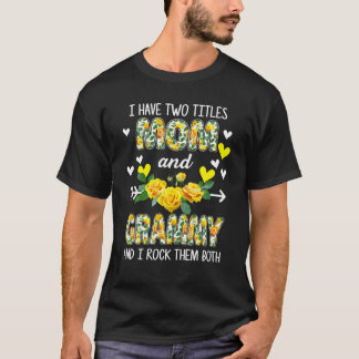 Camiseta Tengo Dos Títulos Mamá Y Grammy Floral Funny Moth