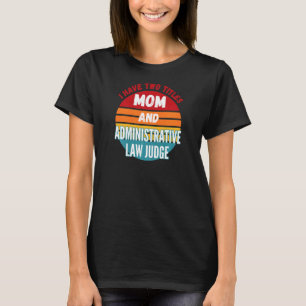 Camiseta Tengo Dos Títulos Mamá Y Juez De Derecho Administr