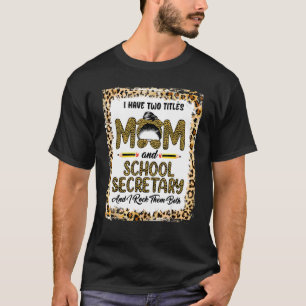 Camiseta Tengo Dos Títulos Mamá Y Secretaria De Escuela Flo