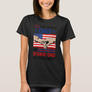 Camiseta Tengo Dos Títulos Papá Y Bono Papá Hombres Bandera