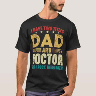 Camiseta Tengo dos títulos Papá y Doctor Día del Padre
