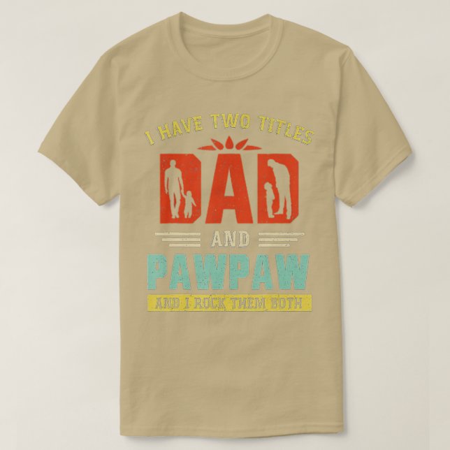 Camiseta Tengo dos títulos papá y el Día del Padre gracioso (Diseño del anverso)