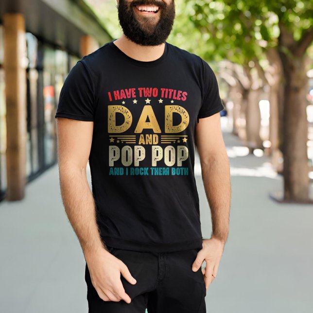 Camiseta Tengo dos títulos: Papá y el día del papá pop (Subido por el creador)