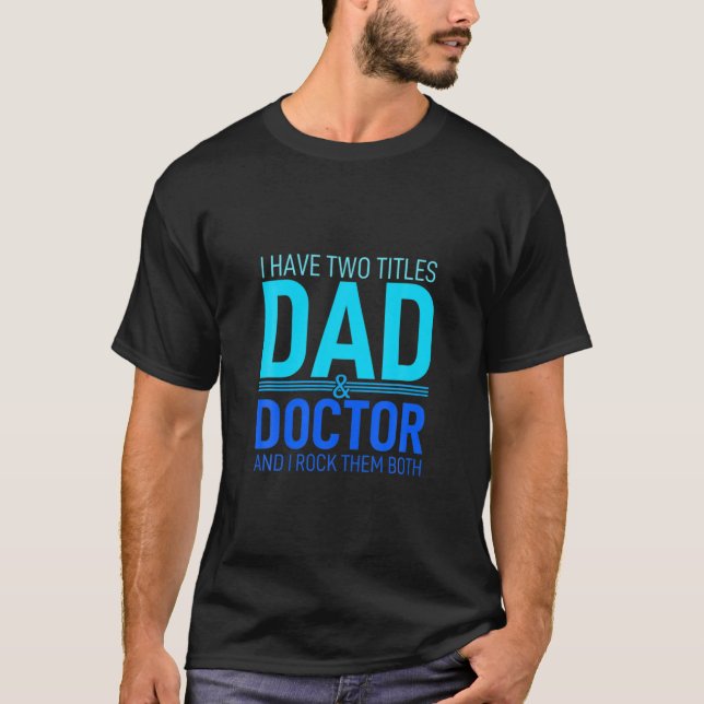 Camiseta Tengo Dos Títulos Papá Y El Médica Papa Pops Padre (Anverso)