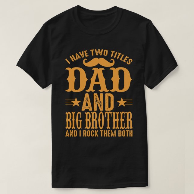 Camiseta Tengo Dos Títulos Papá Y Gran Hermano Y Rock T (Diseño del anverso)
