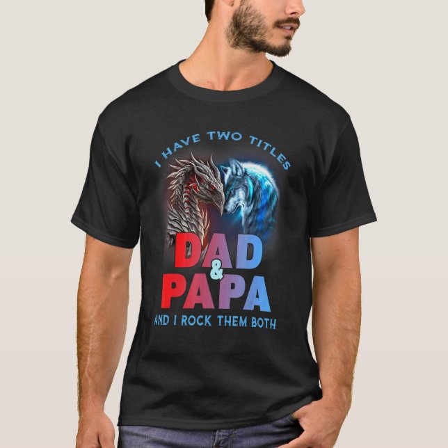 Camiseta Tengo Dos Títulos Papá Y Papá Los Pedo A Ambos (Anverso)