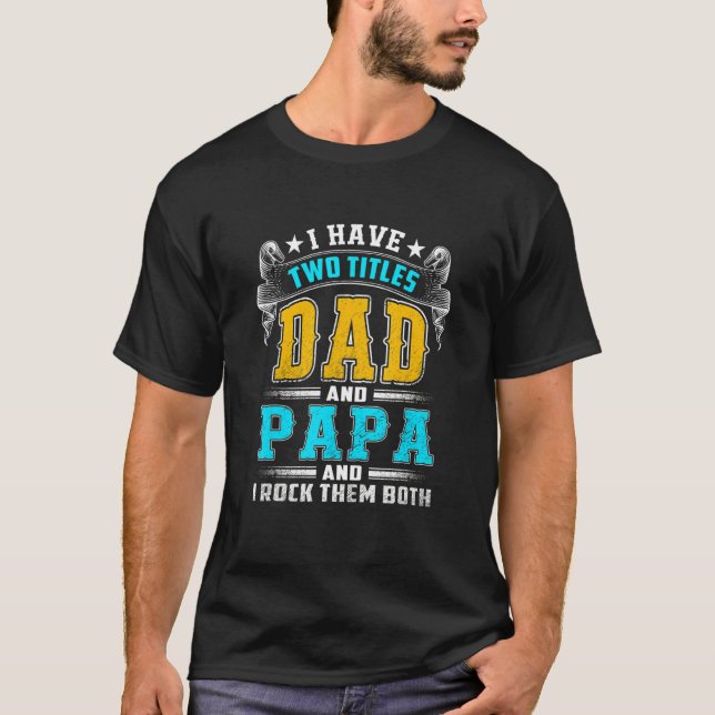 Camiseta Tengo Dos Títulos Papá Y Papá Y Los Rocío Bot (Anverso)