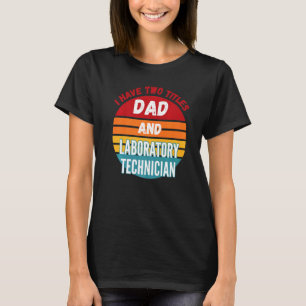 Camiseta Tengo Dos Títulos Papá Y Técnico De Laboratorio