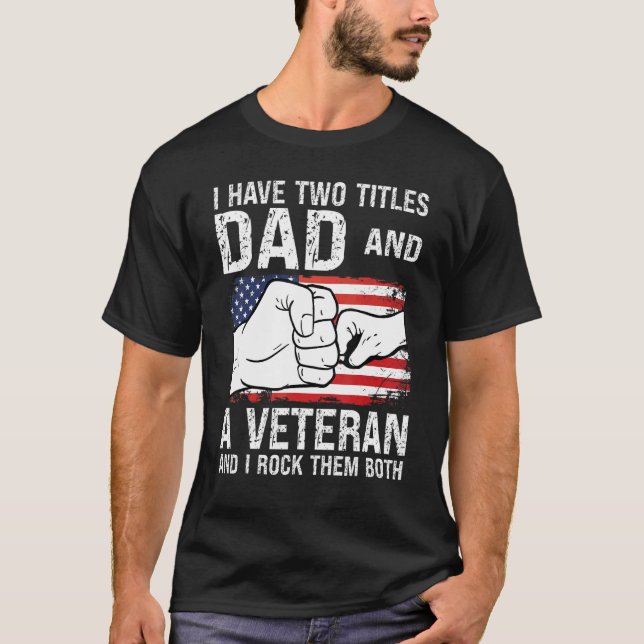 Camiseta Tengo Dos Títulos Papá Y Un Veterano Abuelo (Anverso)
