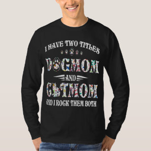 Camiseta Tengo Dos Títulos Perro Mamá Y Gato Mamá Divertido