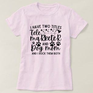 Camiseta Tengo dos títulos telemarketer y mamá de perro