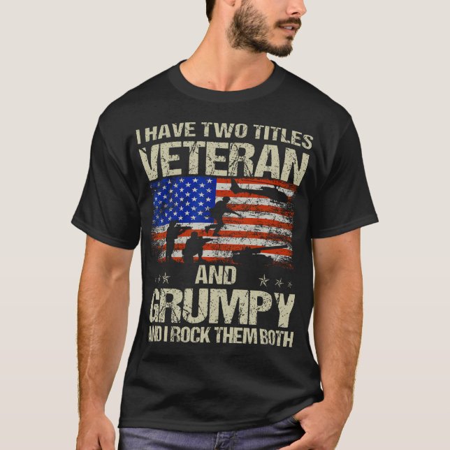 Camiseta Tengo Dos Títulos Veterano Y Grumpy Gracioso Papel (Anverso)