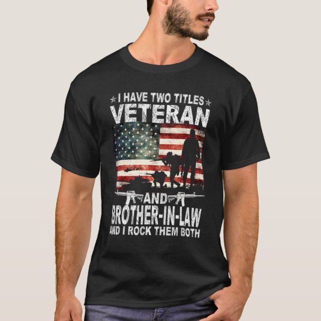 Camiseta Tengo Dos Títulos Veterano Y Hermano En Derecho (Anverso)