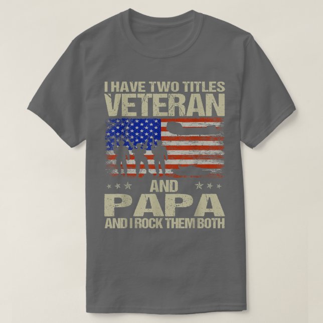 Camiseta Tengo Dos Títulos Veterano Y Papa Y Yo Los Rock (Diseño del anverso)