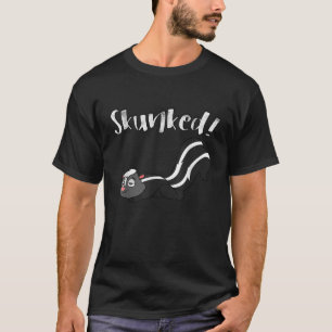 Camiseta Tengo el zorrillo de los juegos de tarjetas Skunke