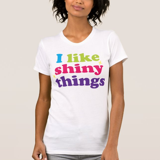 Camiseta Tengo gusto de cosas brillantes con cuello de pico (Anverso)