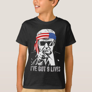 Camiseta Tengo nueve vidas: Trump 2024 divertido