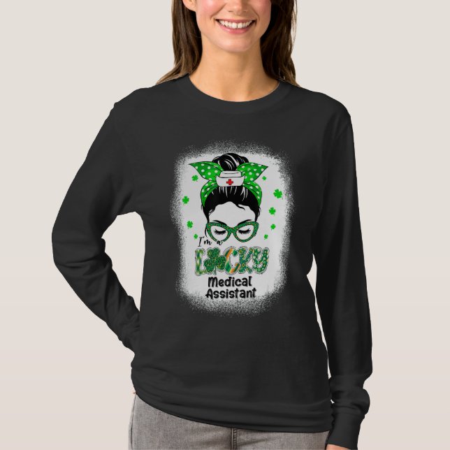 Camiseta Tengo Suerte De Asistente Médico Messy Bun St Patr (Anverso)