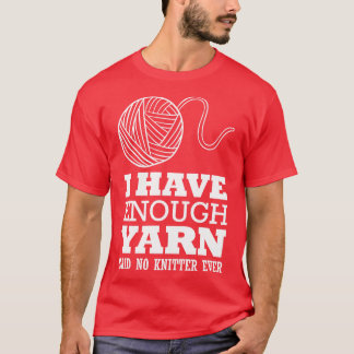 Camiseta Tengo suficiente hilo que dice que ningún tejedor