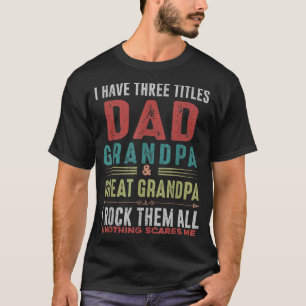 Camiseta Tengo tres títulos, papá abuelo y el bisabuelo.