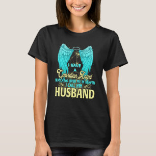 Camiseta Tengo Un Ángel Guardián Vigilándome Que Lo Llamo