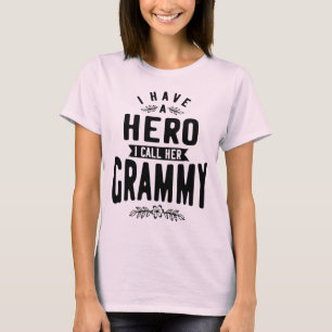 Camiseta Tengo un héroe al que llamo abuela de regalo de Gr