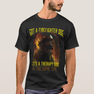 Camiseta Tengo un perro bombero que se queda con un perro p