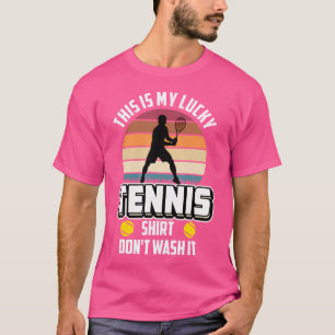 Camiseta Tenis Dice Que El Tenis Afortunado No Lo Lava
