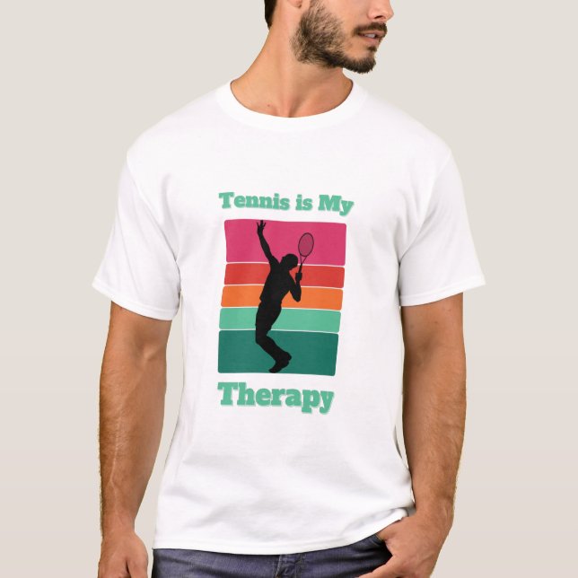 Camiseta Tenis es mi Terapia Rectángulo Retro Sunset (Anverso)