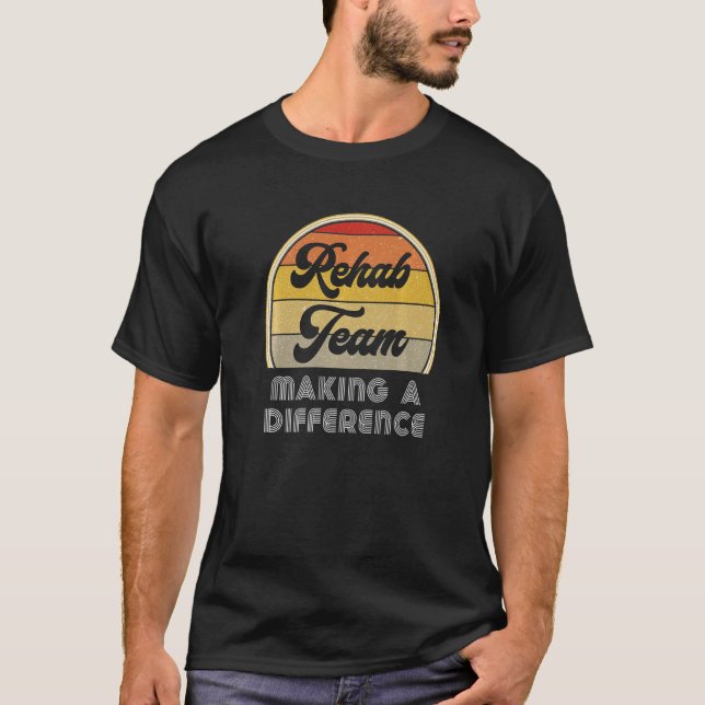 Camiseta Terapia Física El Equipo De Rehabilitación Del Mes (Anverso)