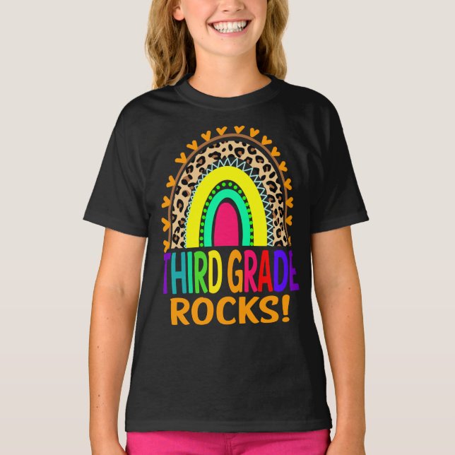 Camiseta Tercer Grado Rodea Al Leopardo Arcoiris De Vuelta  (Anverso)