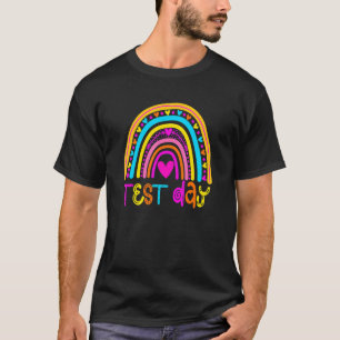Camiseta Test Day Rock The Test Teacher Rainbow Testing Da