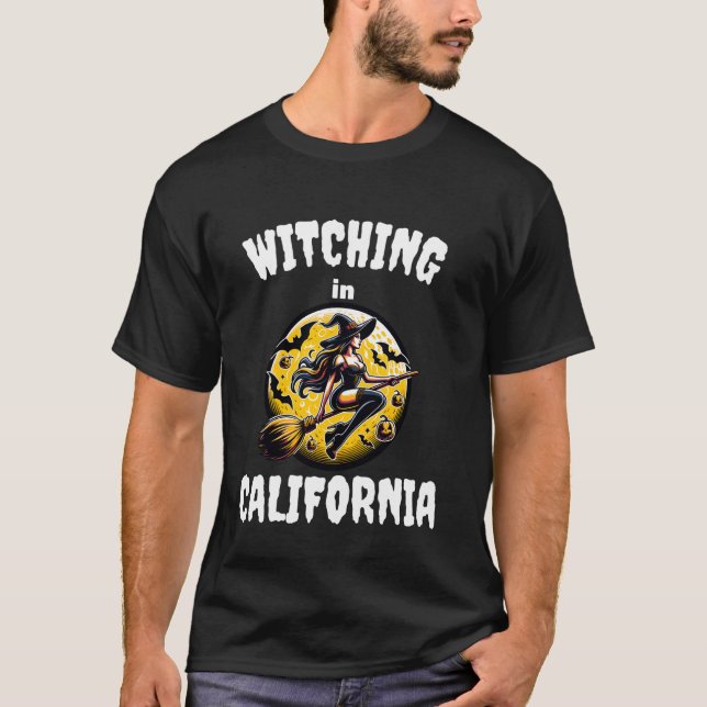 Camiseta Testigos en California con traje de bruja de Hallo (Anverso)