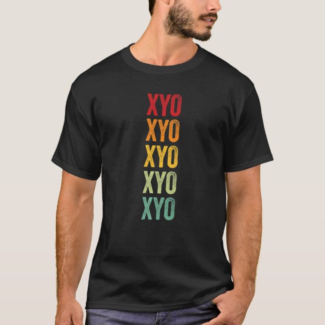 Camiseta Texto Arcoíris Criptográfico Xyo (Anverso)