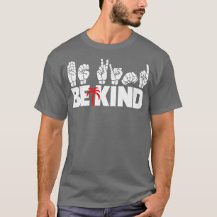 Camiseta Texto BE KIND y diseño ASL en blanco y negro 3